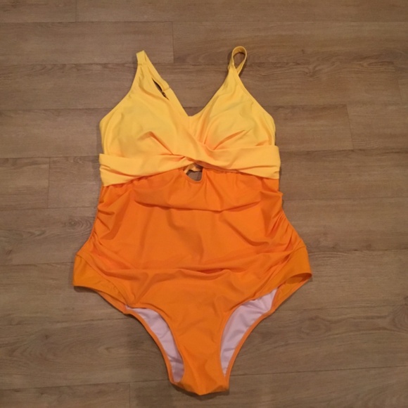 Women’s Plus Size Tummy Control Mesh Cutout Twist Front One Piece Bathing Suit - Picture 5 of 7